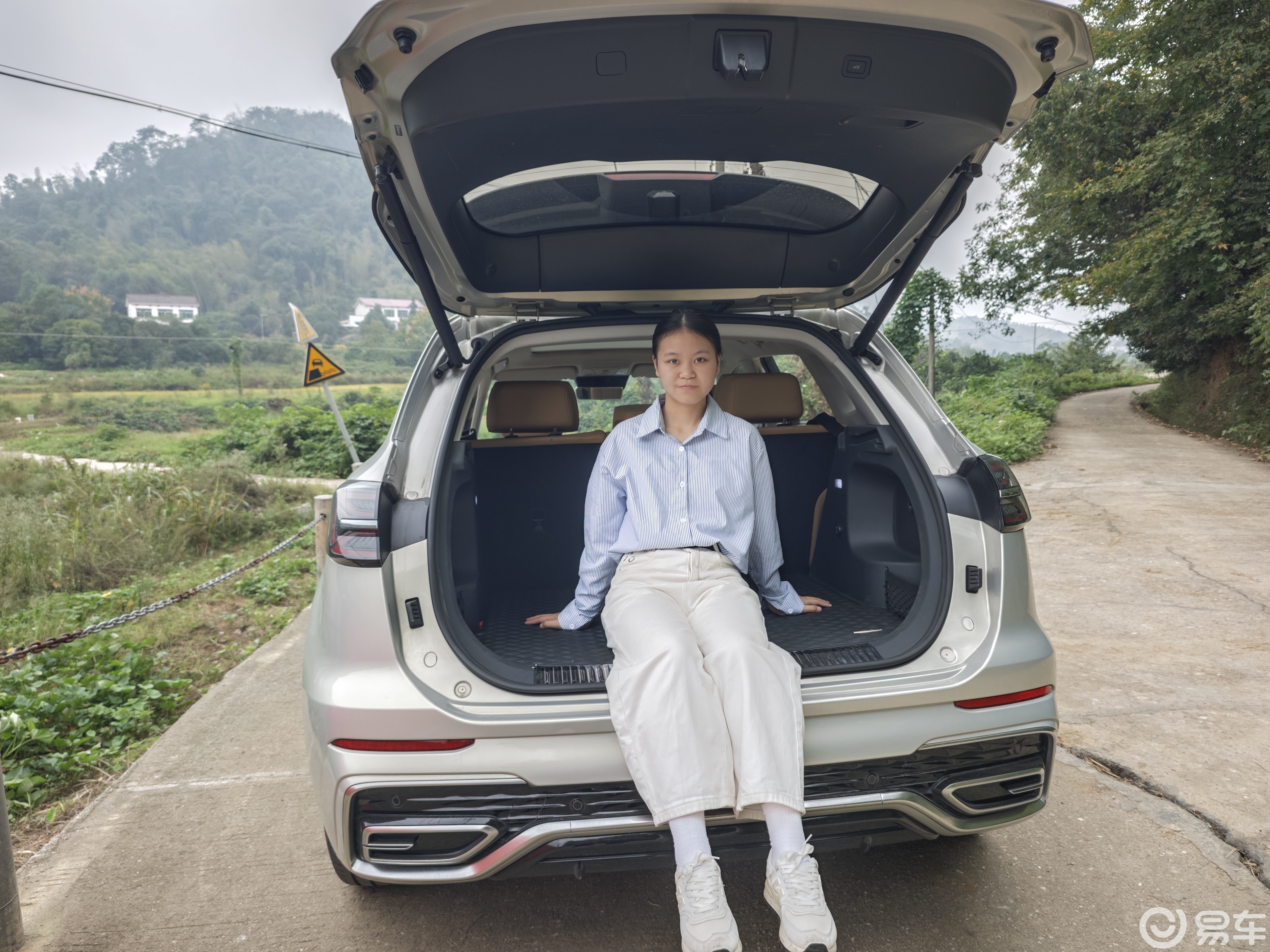 重塑自我,豪华进阶 | 红旗HS5深度试驾体验