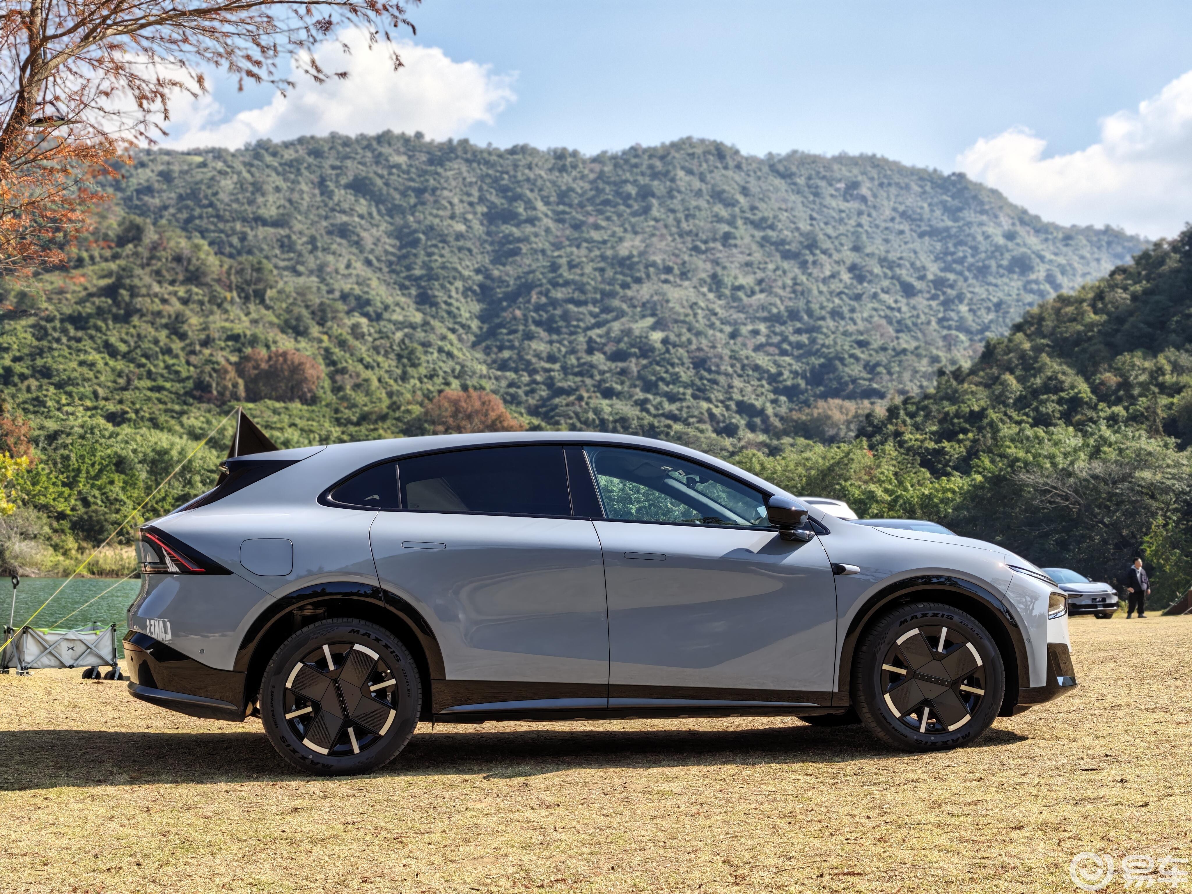 小鹏G7增程版,长超4米9+零重力副驾,续航1704km