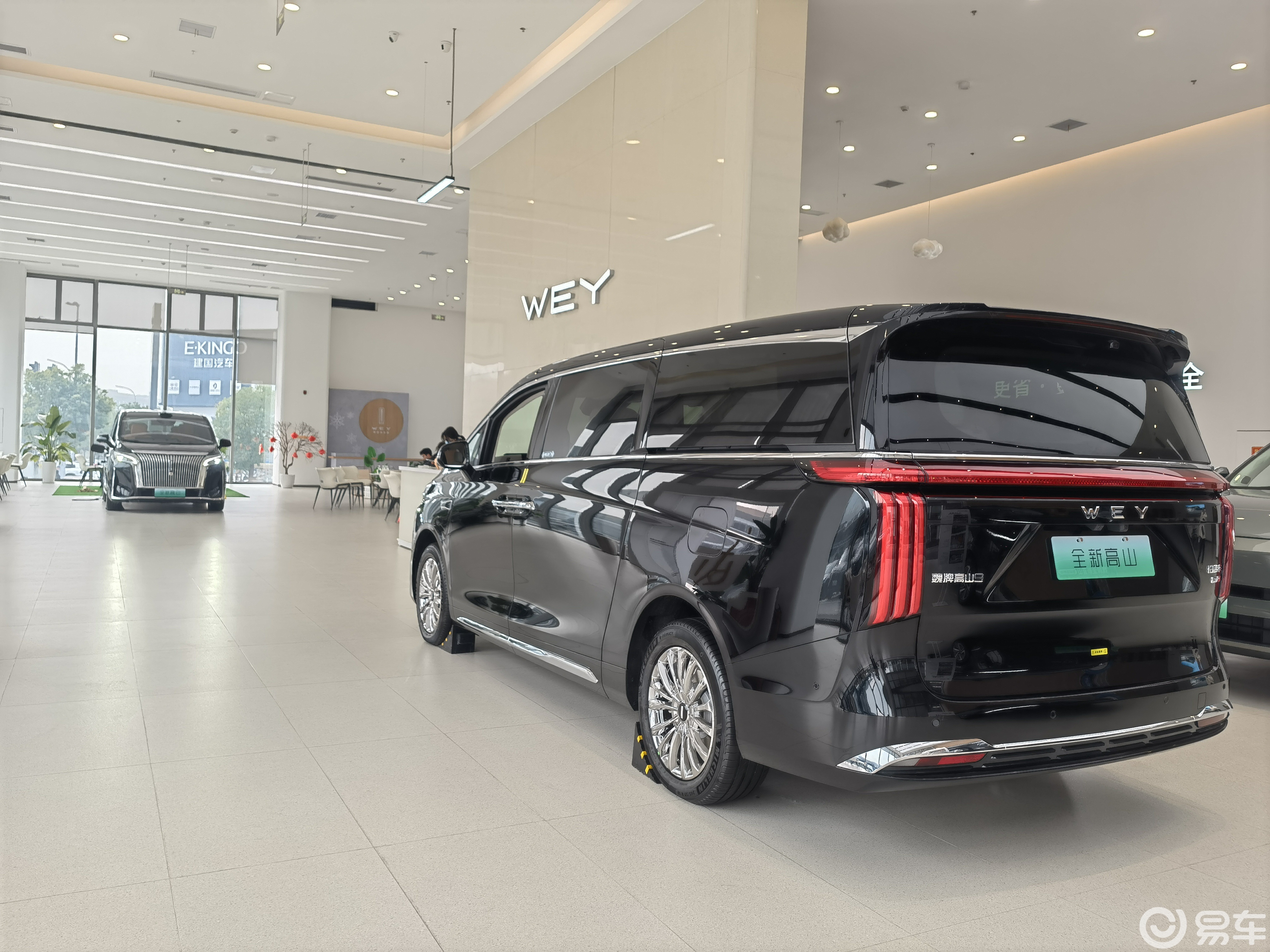 魏牌高山：谁MPV“超值”之选？对比腾势D9和岚图梦想家