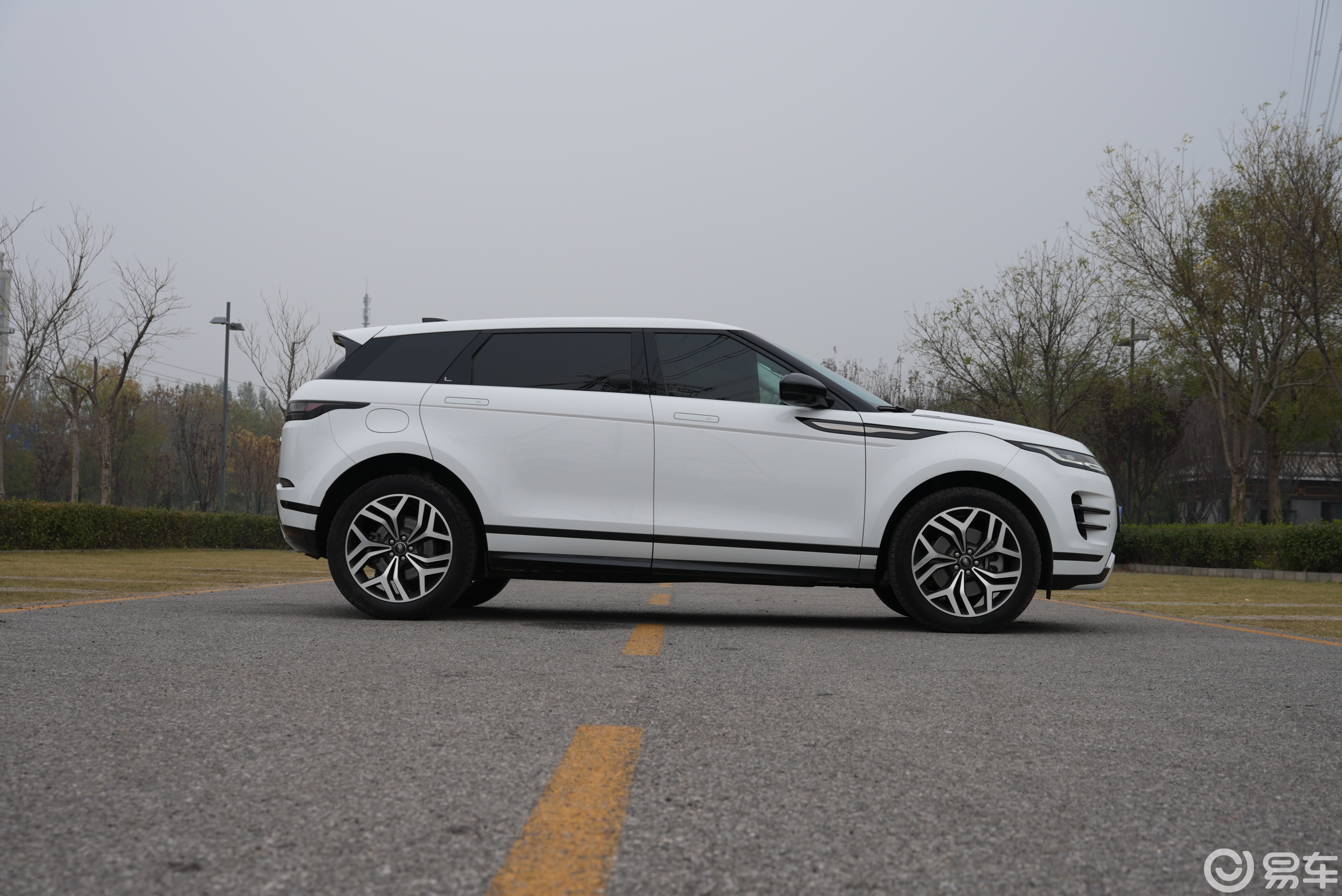 “你的第一台揽胜”门槛23.98万起，还纠结奥迪Q5L？