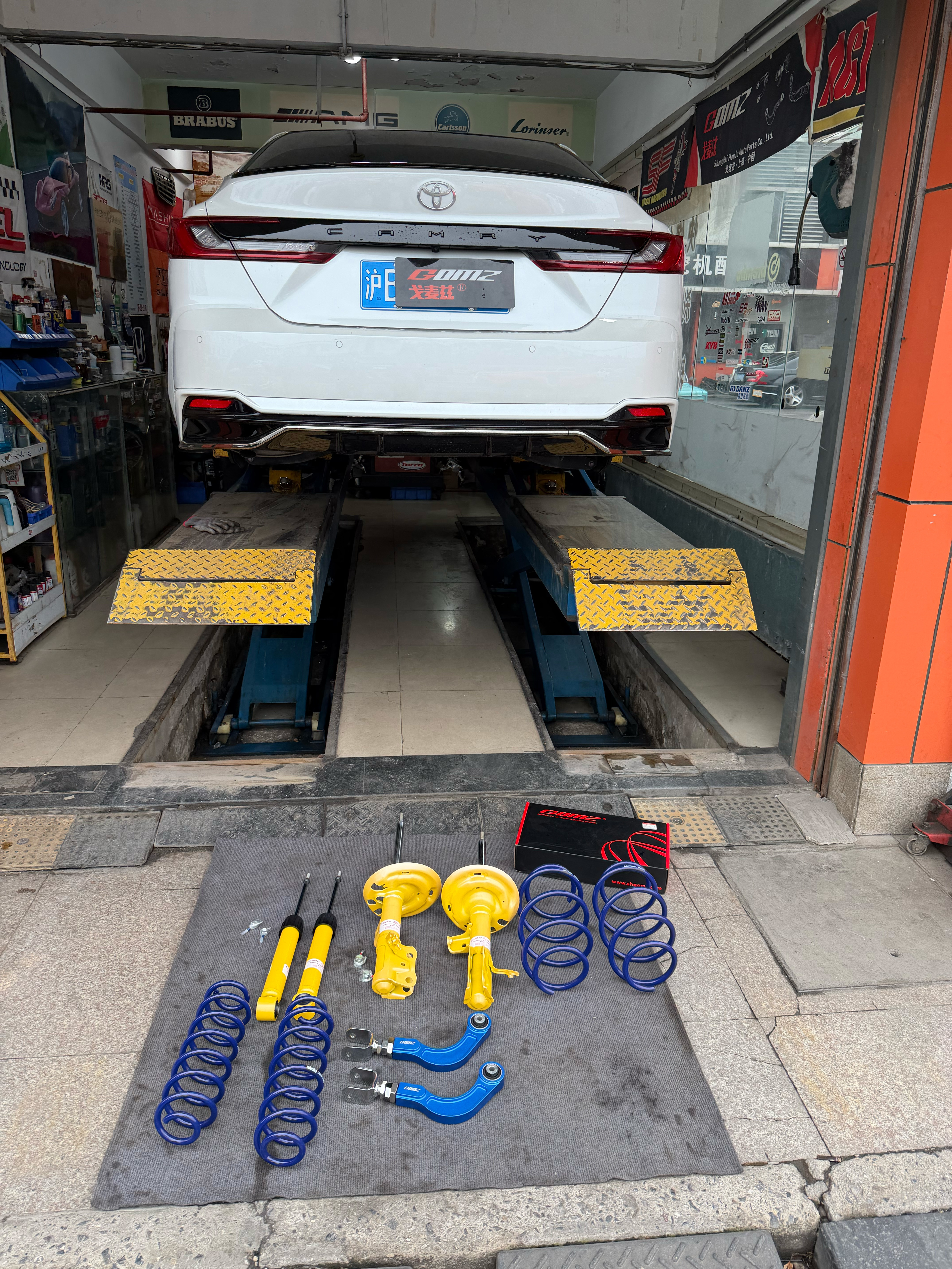 丰田凯美瑞降低车高个性改装案例经验分享