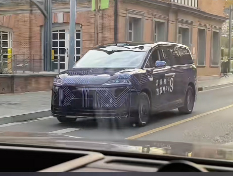 鸿蒙智行、奔驰齐出手，零跑D21也在筹备