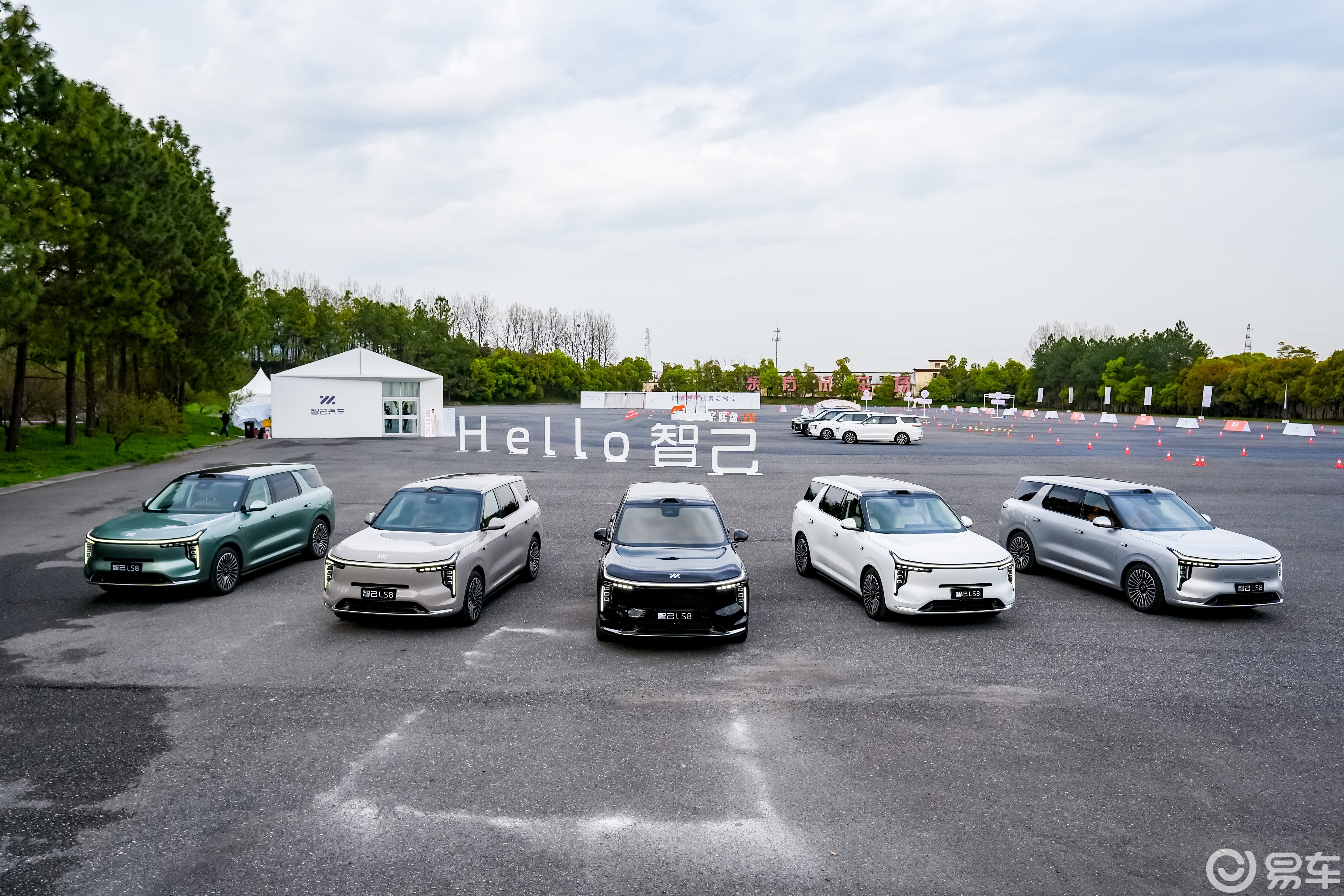 智己LS8，25万级旗舰，以百万级驾控定义“最强8系”