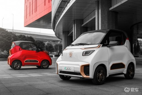 宝骏e200新车依旧采用的全新的几何形态设计语音,通过对几何元素的