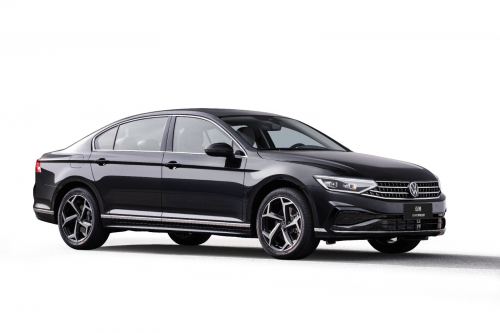 迈腾3000万辆甄选款轴距2871mm，空间表现优越