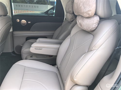 试驾:智己 LS8 超级好开、超级智能、超级增程