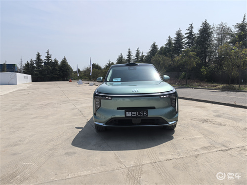 试驾:智己 LS8 超级好开、超级智能、超级增程