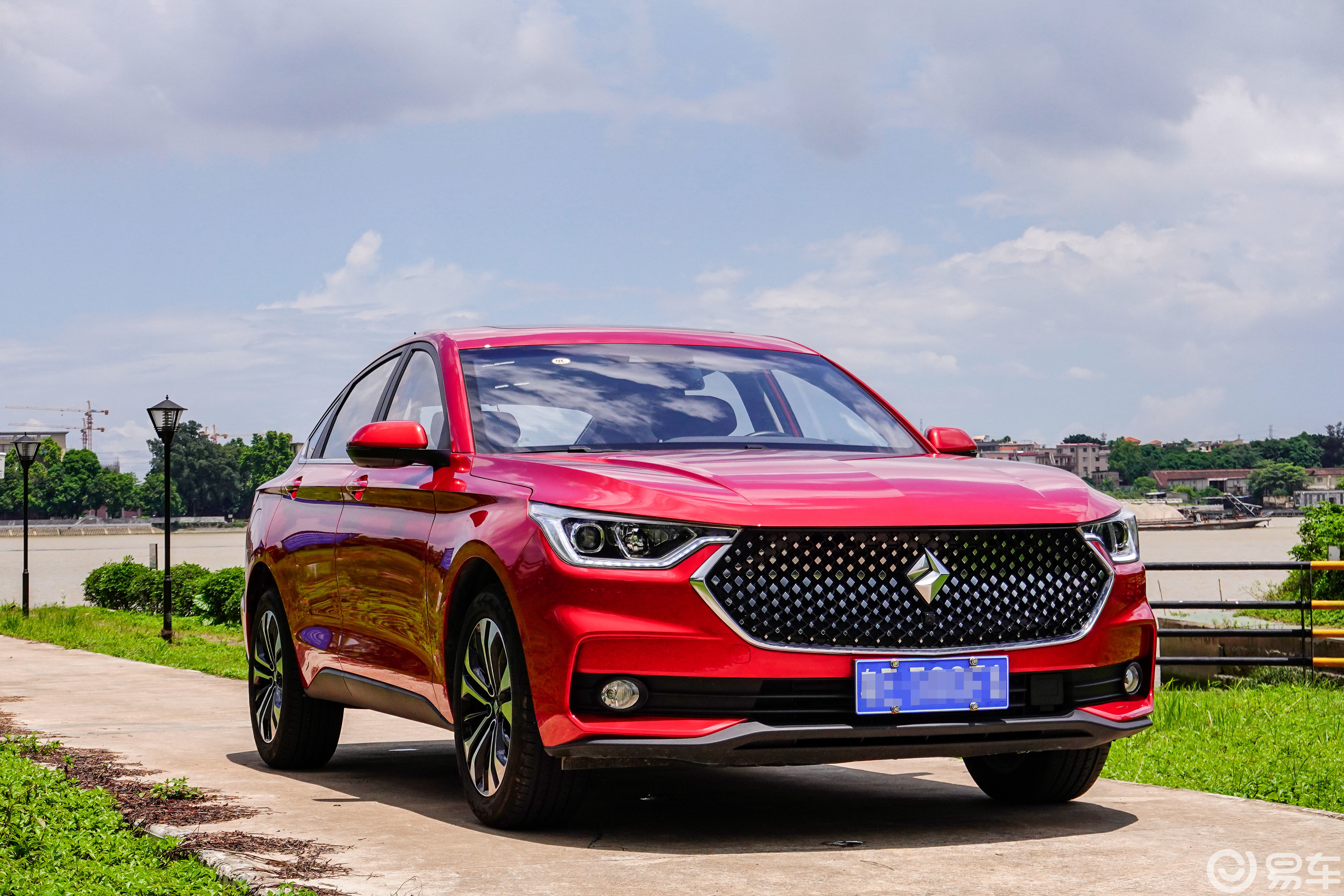 10万能落地b级轿跑,能越野的新宝骏rc6