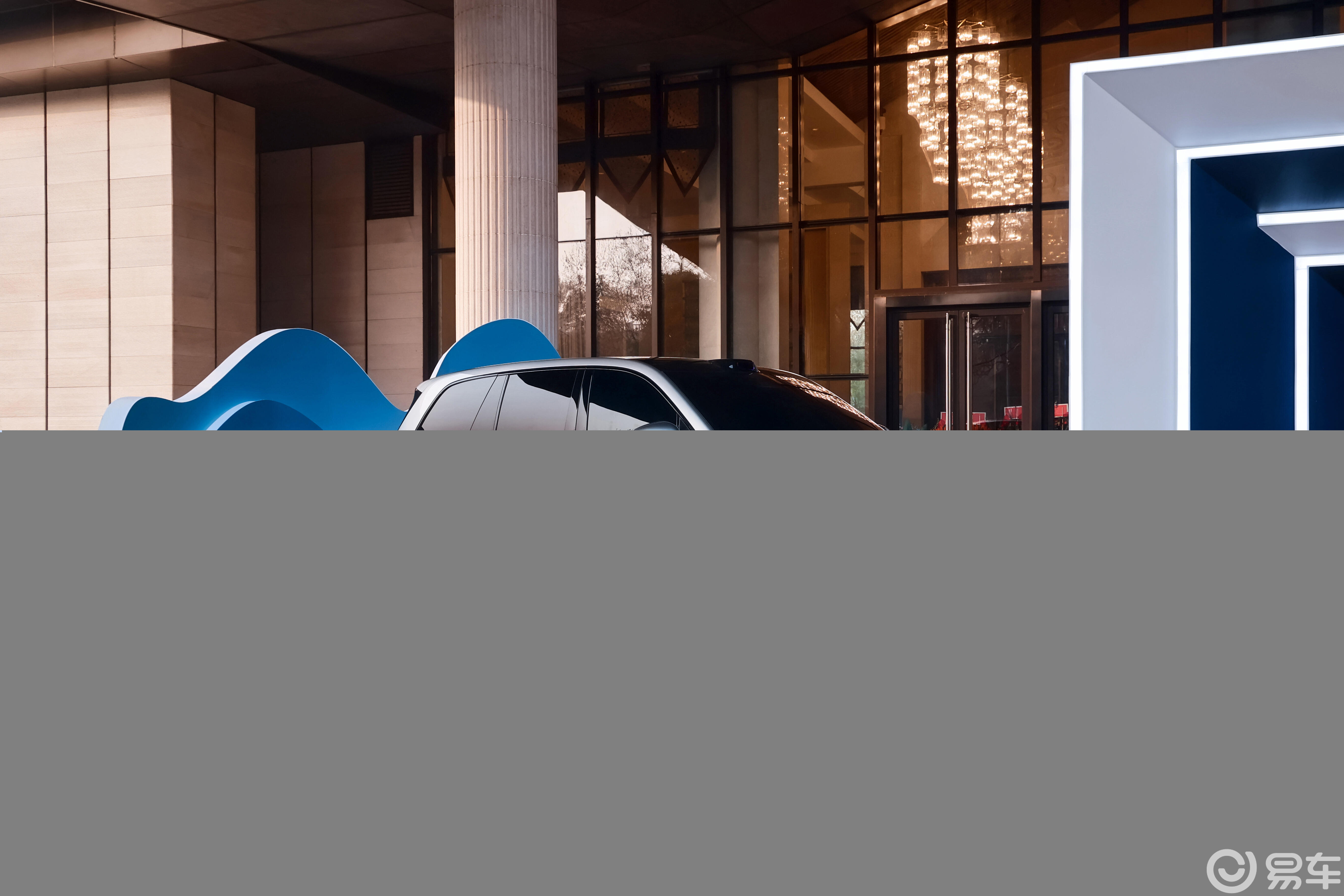 5200mm超大尺寸岚图泰山X8碾压8系五座SUV体格