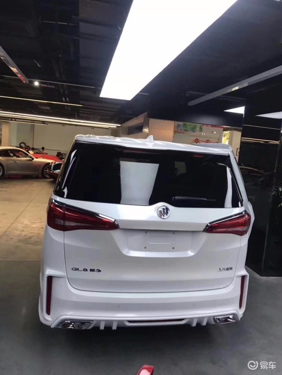 别克gl8改装埃尔法大包围同属mpv车型