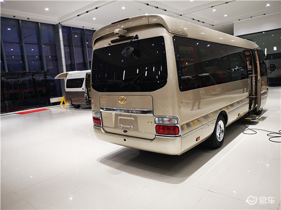 丰田考斯特11座改装商务车生产于四川一汽,丰田考斯特在生产时使用4.