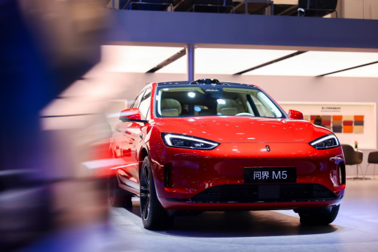 问界新M5 Ultra广州车展爆红