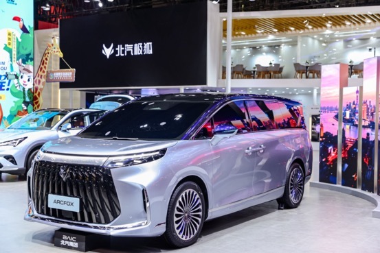 MPV市场迎来价值“破局者”！北汽极狐用三大技术王炸破局