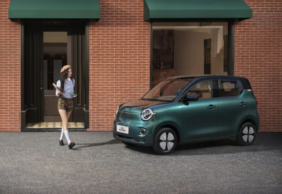 宏光MINIEV和长安糯玉米哪个好，选哪个更划算？