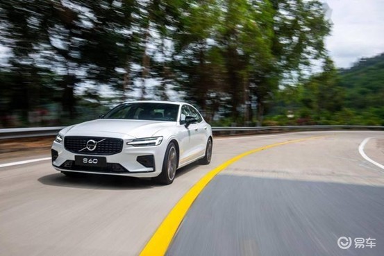 20万级豪华对决！S60凭什么比A4L更适合年轻首购
