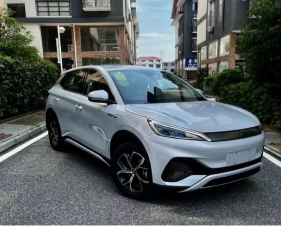 在宝骏云海和比亚迪元Plus中纠结,买它一步到位