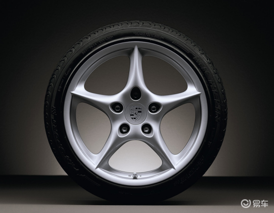 汽车轮胎寿命一般多少万公里 0a9cc8df379d4c78a74b4ad75a414b67.png