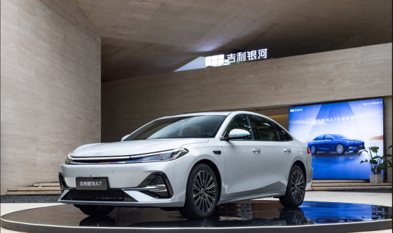综合续航超2100km、2L级油耗，吉利银河A7又要卖爆