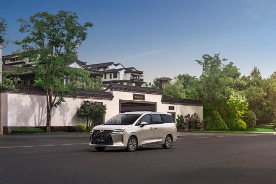 五菱三动力MPV星光730，实车亮相2025成都国际车展