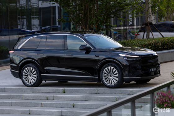 从将就到讲究，中国大家庭将率先享受零焦虑纯电大三排SUV