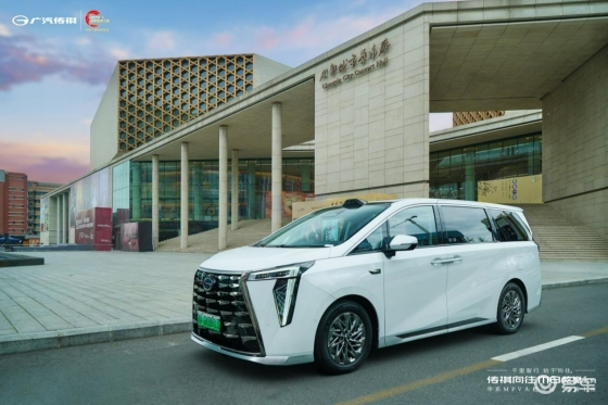 豪华MPV新旗舰 广汽传祺向往M8乾崑系列成都上市盛典