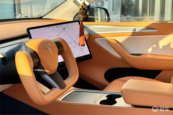特斯拉 MODEL 3 焕新！棕色内饰美翻了