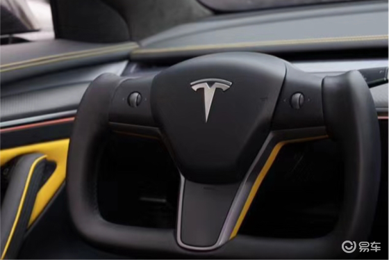 特斯拉 MODEL3 焕新：黄黑内饰点燃驾驶激情