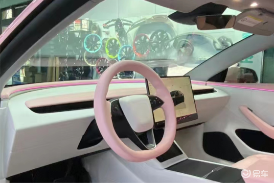特斯拉 Model3 内饰改装：粉白紫灰的温柔暴击