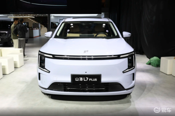 又来一款新车，这车即将上市，提供五座六座可选