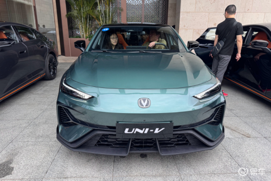 2.0T版本尝鲜价11.49万，长安UNI-V