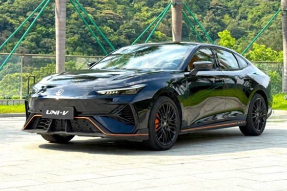 【E汽车】11.49万！新款长安UNI-V 2.0T预订