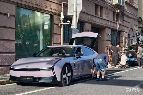 全新小鹏P7实车曝光 掀背式尾门 造型科幻