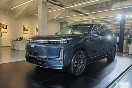 AI科技大六座旗舰SUV 吉利银河M9亮相
