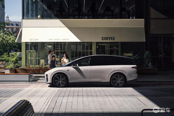 理想 i8 来了！32.18 万起的纯电六座 SUV