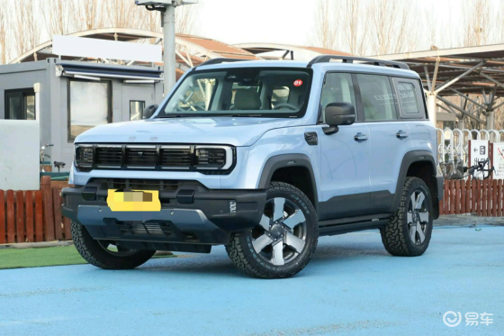 城市户外都想兼顾，BJ40增程和坦克300混动，怎么选？