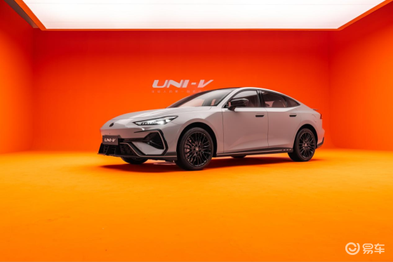 第三代长安UNI-V 9.79万起，10万级运动轿跑标杆