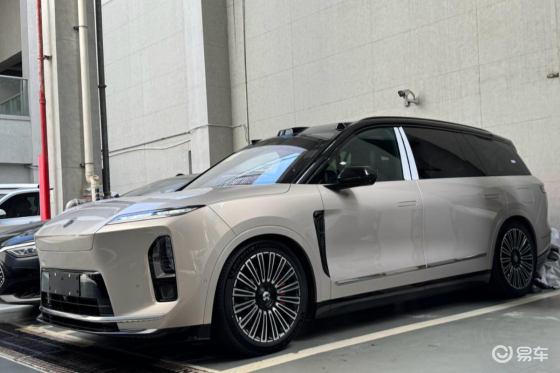 第三代蔚来ES8，中大型变大型SUV