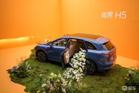 华为“全家福”亮相成都，五界齐发重塑智能出行六边形战士