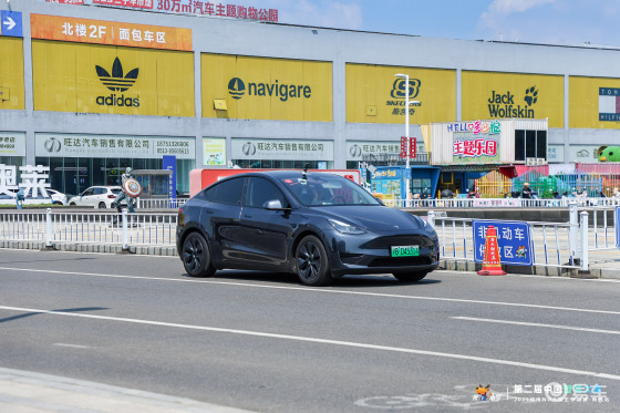 纯视觉大战，小鹏能挑战特斯拉？