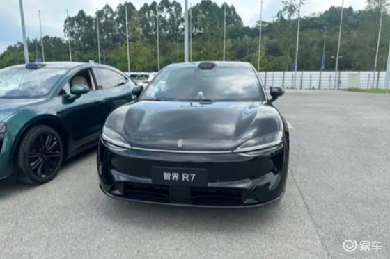 新款智界R7：802公里纯电续航！华为途灵底盘2.0加持