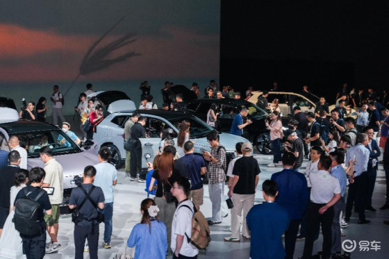 沃尔沃全新XC70全球首发，豪华超混市场的“全能优等生”