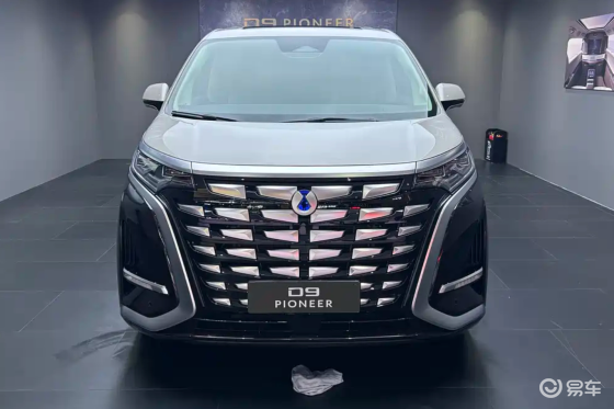 新腾势D9上市，30.98万起，选它还是别克GL8陆尊？