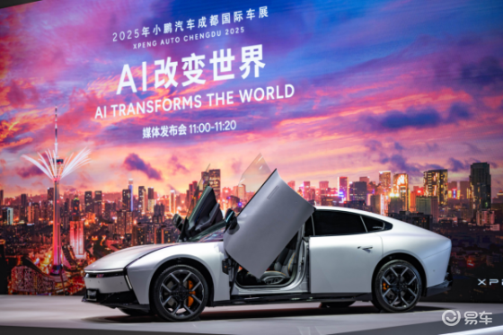 小鹏汽车展台人气火爆，全新小鹏P7锁定C位！