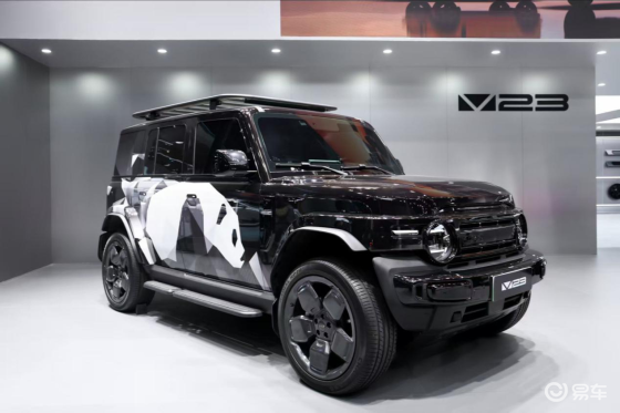 iCAR V23改装家族高能登陆成都车展，赛博版首秀亮相