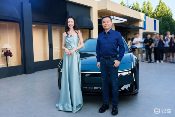 P7打进时尚圈，“老实人”何小鹏成功逆袭？