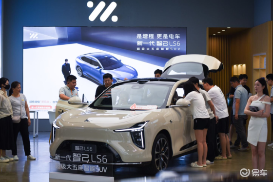 新款智己LS6，增程版来了，号称1500公里，空间确实大