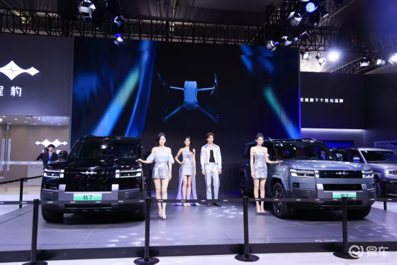 比亚迪方程豹钛7亮相烟台车展，售价17.98万元起
