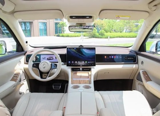 问界M7增程长续航版上市!续航1690km+鸿蒙座舱