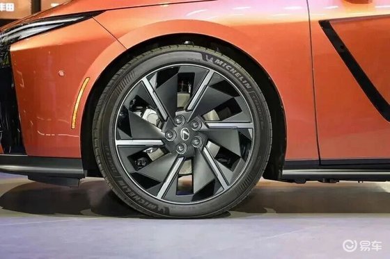 全新雷克萨斯ES亮相:外观是亮点 超5米车身+双动力系统