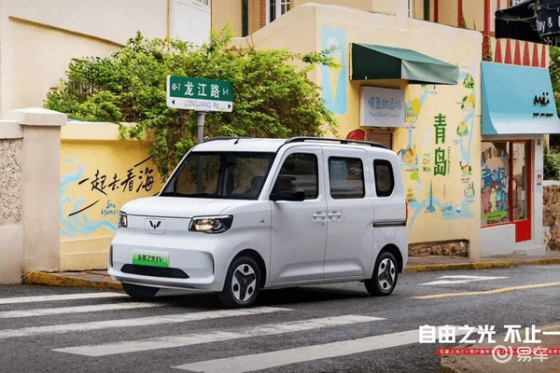 五菱之光EV新出长续航版，驾驶乐趣升级